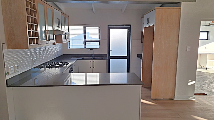 3 Bedroom Property for Sale in Sandbaai Western Cape